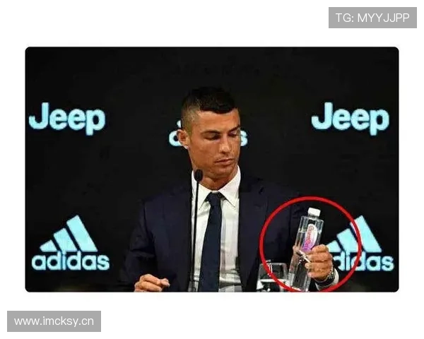 C罗家冰箱里塞满蛋白粉，连矿泉水都要冰镇三小时