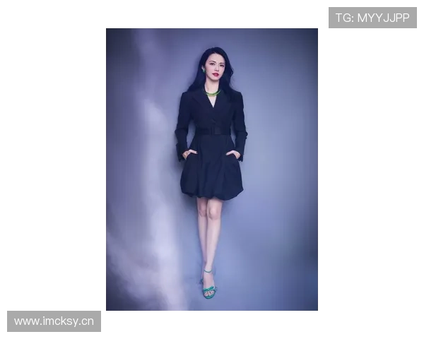 宁泽涛又发动态，泳池边西装配名表，刷着刷着像在看明星日常